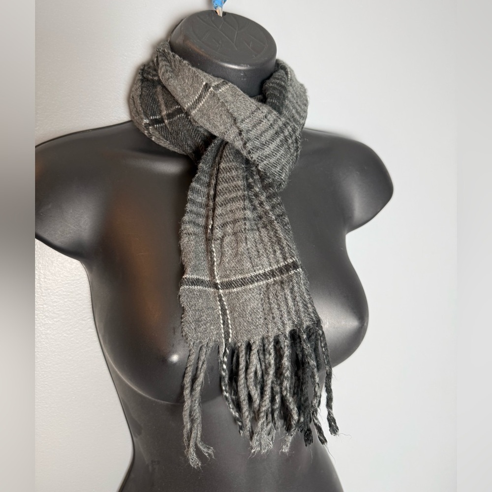Geoffrey Beene Made in Italy Classic Unisex Acrylic Scarf 54x10 Plus Fringe
